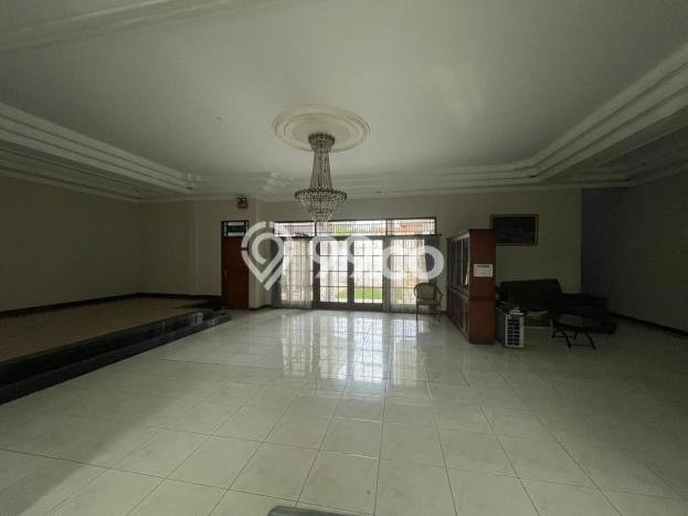 Rumah Elit LB 350m2 Siap Huni Desain Elegan di Rawamangun, Jakarta Timur Rumah Elit LB 350m2 Siap Huni Desain Elegan di Rawamangun, Jakarta Timur