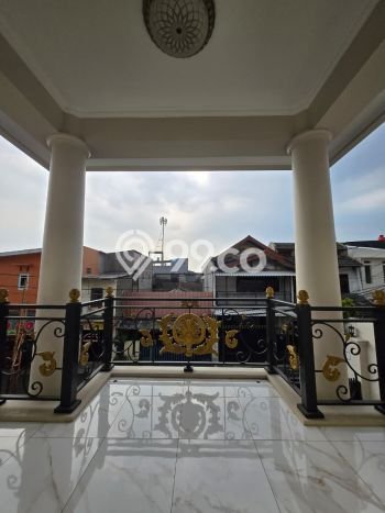 Rumah Mewah LB 300m2 Siap Huni Desain Elegan di Cipinang, Jakarta Timur Rumah Mewah LB 300m2 Siap Huni Desain Elegan di Cipinang, Jakarta Timur