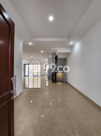Rumah Elit Modern Siap Huni di Ragunan Jakarta Selatan Rumah Elit Modern Siap Huni di Ragunan Jakarta Selatan