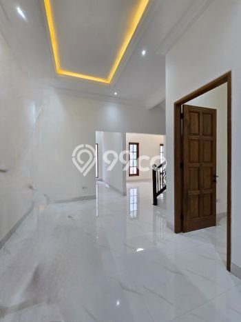 Rumah Luxury Modern Tanpa Renovasi di Pondok Bambu Jakarta Timur Rumah Luxury Modern Tanpa Renovasi di Pondok Bambu Jakarta Timur
