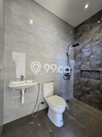 Rumah Luxury Modern Tanpa Renovasi di Rawamangun Jakarta Timur Rumah Luxury Modern Tanpa Renovasi di Rawamangun Jakarta Timur