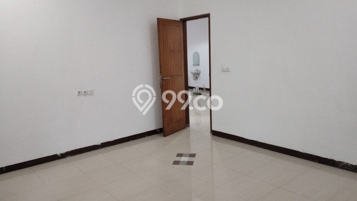 Lokasi terbaik! Rumah siap pakai disewakan di Ciputat Timur LB 240m2 Lokasi terbaik! Rumah siap pakai disewakan di Ciputat Timur LB 240m2