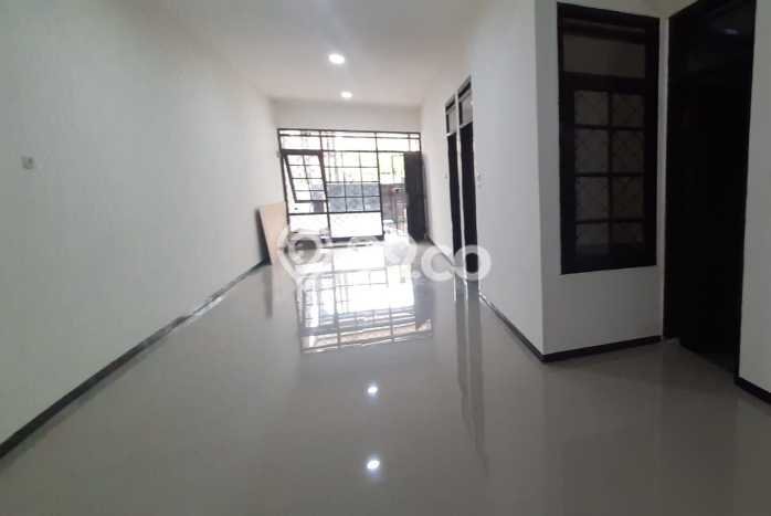 Jual Rumah Eksklusif 2 KT di Taman Holis Indah, Bandung Jual Rumah Eksklusif 2 KT di Taman Holis Indah, Bandung