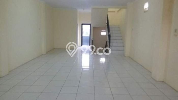 PROSPEK BAGUS! Ruko di Cilodong, Luas 180m², Potensi Keramaian Tinggi PROSPEK BAGUS! Ruko di Cilodong, Luas 180m², Potensi Keramaian Tinggi