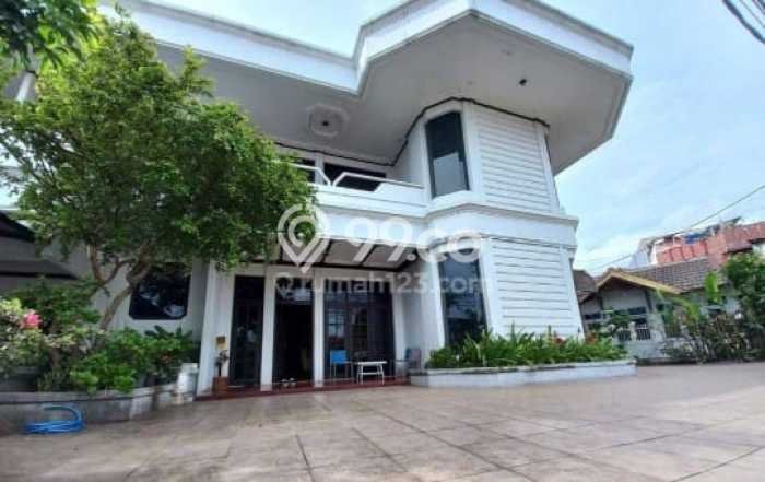Rumah Mewah LB 750m2 Siap Pakai Desain Elegan di Setiabudi, Bandung Rumah Mewah LB 750m2 Siap Pakai Desain Elegan di Setiabudi, Bandung