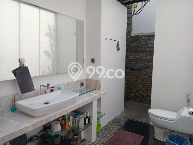 Hunian Mewah LB 500m2 Siap Pakai Desain Elegan di Cibeunying, Bandung Hunian Mewah LB 500m2 Siap Pakai Desain Elegan di Cibeunying, Bandung