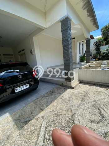 Rumah Terawat di , Bandung, Luas Tanah 259m2m², LB 300m2m² Rumah Terawat di , Bandung, Luas Tanah 259m2m², LB 300m2m²