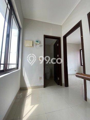 LOKASI STRATEGIS! Rumah kawasan Green Lake City, Dekat Stasiun, 3 KM, Luas 90m² LB 100m² LOKASI STRATEGIS! Rumah kawasan Green Lake City, Dekat Stasiun, 3 KM, Luas 90m² LB 100m²