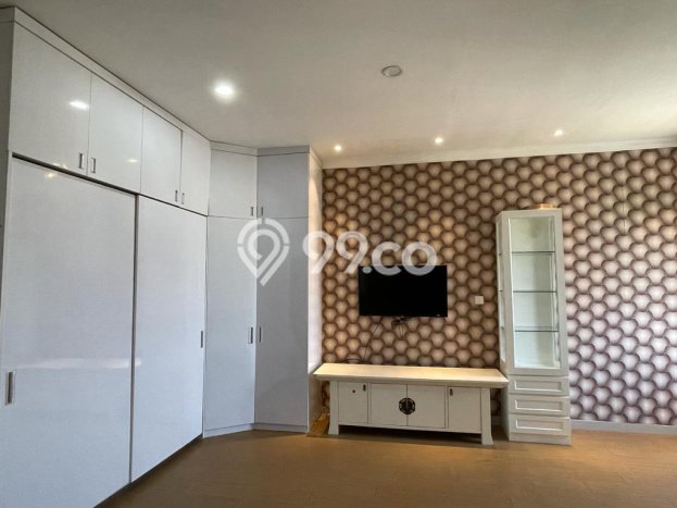 Rumah 4 Lantai Furnished Bagus di Green Lake City Rumah 4 Lantai Furnished Bagus di Green Lake City