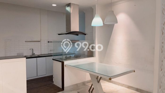 Rumah 4 Lantai Furnished Bagus di Green Lake City Rumah 4 Lantai Furnished Bagus di Green Lake City