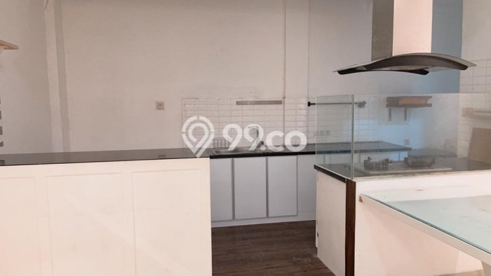 Rumah 4 Lantai Furnished Bagus di Green Lake City Rumah 4 Lantai Furnished Bagus di Green Lake City