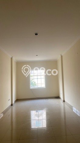 Disewakan! Rumah 3 Kamar Tidur &
4 Kamar Mandi di Green Lake City, Jakarta Barat Disewakan! Rumah 3 Kamar Tidur &
4 Kamar Mandi di Green Lake City, Jakarta Barat