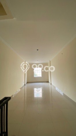 Disewakan! Rumah 3 Kamar Tidur &
4 Kamar Mandi di Green Lake City, Jakarta Barat Disewakan! Rumah 3 Kamar Tidur &
4 Kamar Mandi di Green Lake City, Jakarta Barat