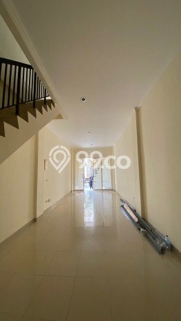 Disewakan! Rumah 3 Kamar Tidur &
4 Kamar Mandi di Green Lake City, Jakarta Barat Disewakan! Rumah 3 Kamar Tidur &
4 Kamar Mandi di Green Lake City, Jakarta Barat