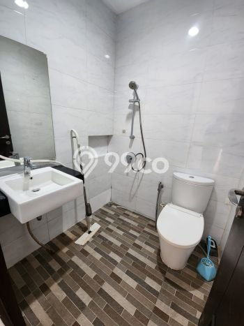 Dijual rumah 2 lantai green lake city dengan harga terjangkau Dijual rumah 2 lantai green lake city dengan harga terjangkau