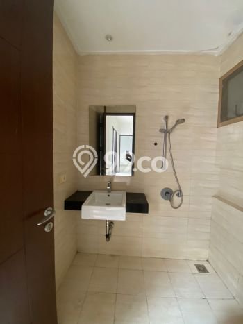 Rumah dijual 2 lantai SHM green lake city Rumah dijual 2 lantai SHM green lake city
