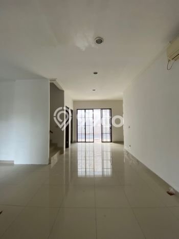 Jual rumah green lake city 2 lantai bagus Jual rumah green lake city 2 lantai bagus