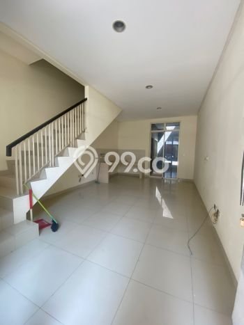 Rumah dijual green lake city 2 lantai terbagus Rumah dijual green lake city 2 lantai terbagus