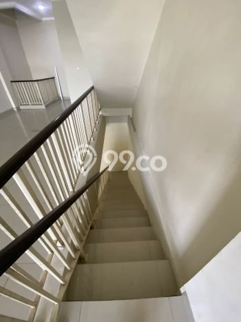 LOKASI STRATEGIS! Ruko Disewakan Kawasan Green Lake City, Luas 286m², Kawasan Ramai LOKASI STRATEGIS! Ruko Disewakan Kawasan Green Lake City, Luas 286m², Kawasan Ramai