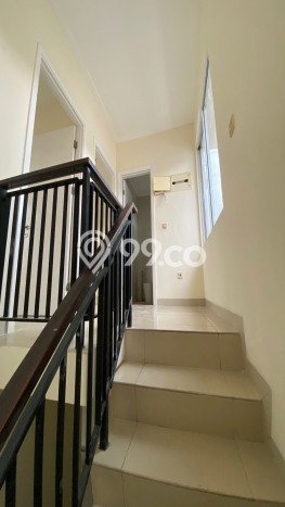SEWA RUMAH DUA LANTAI SIAP HUNIII SHM - Sertifikat Hak Milik SEWA RUMAH DUA LANTAI SIAP HUNIII SHM - Sertifikat Hak Milik