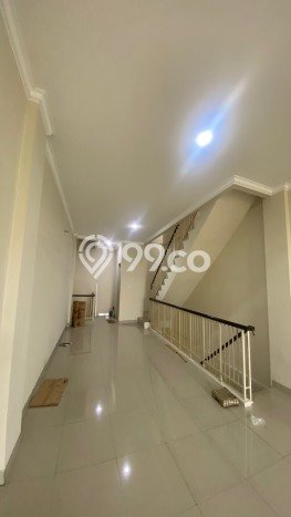 AREA PREMIUM! Ruko Disewakan di Green Lake City, Luas 286m², Area Strategis AREA PREMIUM! Ruko Disewakan di Green Lake City, Luas 286m², Area Strategis