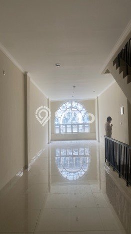AREA KOMERSIAL! Ruko Disewakan di Green Lake City, Luas 286m², Area Utama, Siap Usaha AREA KOMERSIAL! Ruko Disewakan di Green Lake City, Luas 286m², Area Utama, Siap Usaha