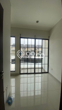 di Green Lake City Rumah Dua Lantai Siap Huni di Green Lake City Rumah Dua Lantai Siap Huni