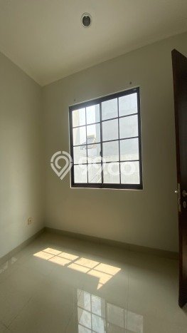 Disewakan Rumah Murah 8x20 Empat Kamar Tidurrr Unfurnished Disewakan Rumah Murah 8x20 Empat Kamar Tidurrr Unfurnished