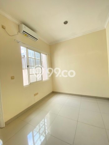 Disewakan Rumah Murah di Green Lake City Jakarta Barat dengan 3 KT Disewakan Rumah Murah di Green Lake City Jakarta Barat dengan 3 KT