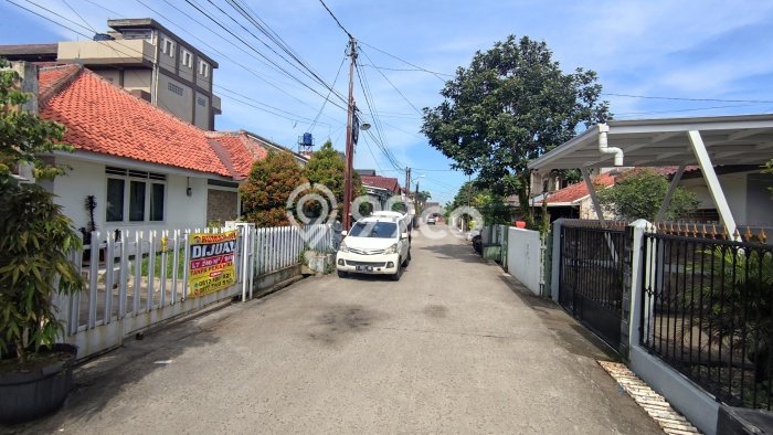Rumah Budi Agung dekat Depo Bangunan Mitra10 Mall Yogya dan Tol Sentul Selatan Rumah Budi Agung dekat Depo Bangunan Mitra10 Mall Yogya dan Tol Sentul Selatan