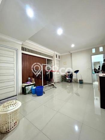 Siap Huni Rumah Mewah 7 Kamar di Tebet Dekat ke Mana Saja Siap Huni Rumah Mewah 7 Kamar di Tebet Dekat ke Mana Saja