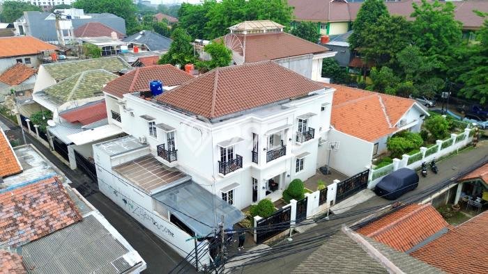 Siap Huni Hunian Elit 4 Kamar di Tebet Dekat ke Mana Saja Siap Huni Hunian Elit 4 Kamar di Tebet Dekat ke Mana Saja