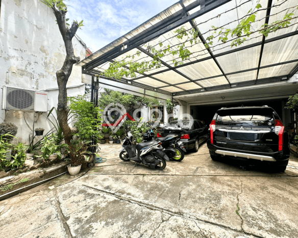 Ready to Use! Luxury House LT 1000m2 Desain Elegan di Kemang Ready to Use! Luxury House LT 1000m2 Desain Elegan di Kemang