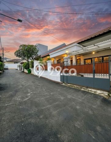 Hunian Mewah LB 235m2 Siap Pakai Desain Elegan di Cipete, Jakarta Selatan Hunian Mewah LB 235m2 Siap Pakai Desain Elegan di Cipete, Jakarta Selatan
