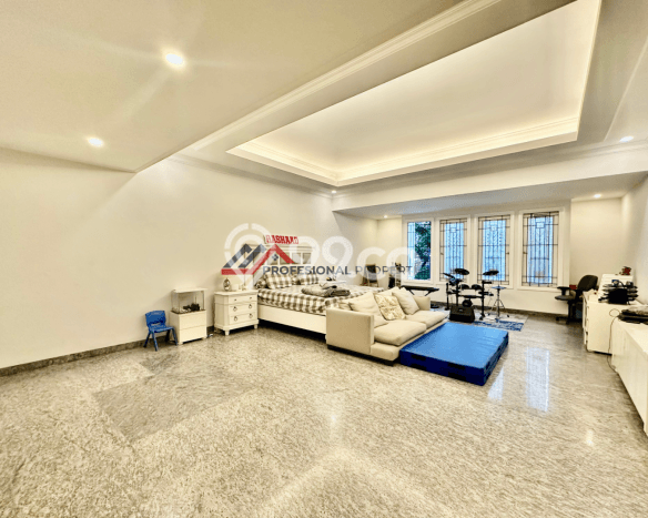 Ready to Use! Luxury House LT 765m2 Desain Elegan di Kemang Ready to Use! Luxury House LT 765m2 Desain Elegan di Kemang