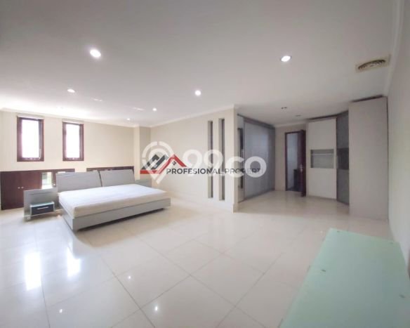 For Sale! Premium House LT 215m2 Desain Elegan di Cipete For Sale! Premium House LT 215m2 Desain Elegan di Cipete