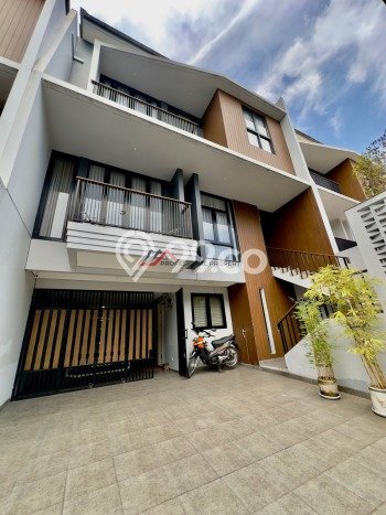 For Sale! Premium House LT 117m2 Desain Elegan di Ampera For Sale! Premium House LT 117m2 Desain Elegan di Ampera