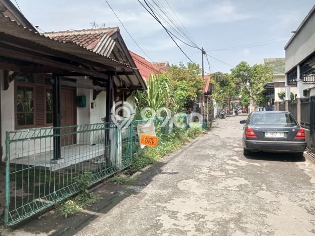 PROPERTI PILIHAN! Rumah Asri di Margahayu, Luas 166m2m² Bangunan 120m2m² PROPERTI PILIHAN! Rumah Asri di Margahayu, Luas 166m2m² Bangunan 120m2m²
