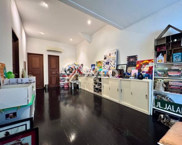 Jual Rumah Luas Elegan Dengan View Cantik di Kemang, Jakarta Selatan Jual Rumah Luas Elegan Dengan View Cantik di Kemang, Jakarta Selatan