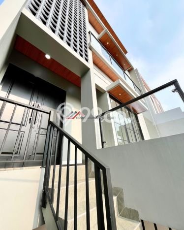 Siap Huni Rumah Mewah 7 Kamar di Cilandak Dekat ke Mana Pun Siap Huni Rumah Mewah 7 Kamar di Cilandak Dekat ke Mana Pun