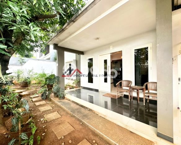 Rumah Mewah LB 380m2 Siap Huni Desain Elegan di Kemang, Jakarta Selatan Rumah Mewah LB 380m2 Siap Huni Desain Elegan di Kemang, Jakarta Selatan