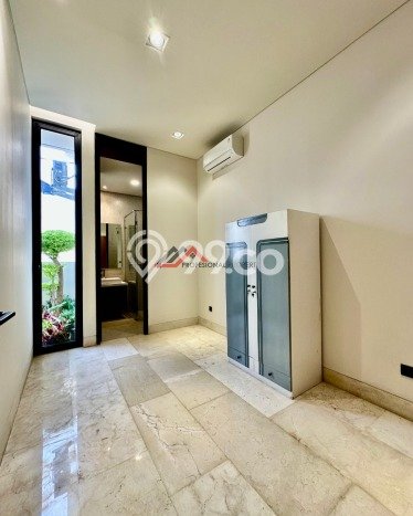 Hunian Mewah LB 289m2 Siap Huni Desain Elegan di Kemang, Jakarta Selatan Hunian Mewah LB 289m2 Siap Huni Desain Elegan di Kemang, Jakarta Selatan