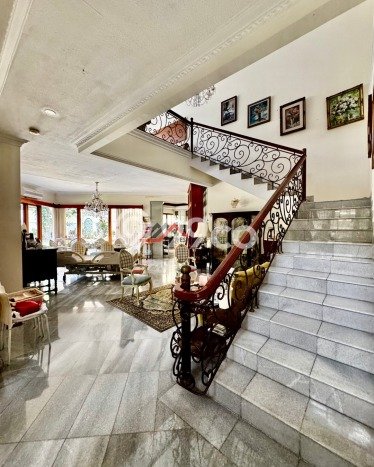 Rumah Mewah LB 750m2 Siap Huni Desain Elegan di Kemang, Jakarta Selatan Rumah Mewah LB 750m2 Siap Huni Desain Elegan di Kemang, Jakarta Selatan