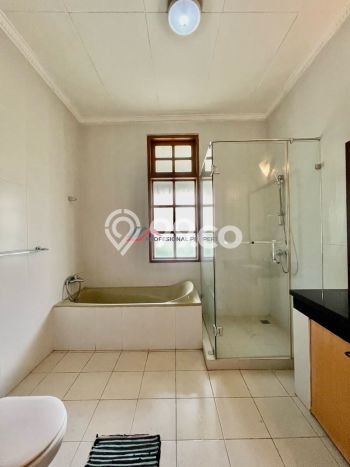 For Sale! Luxury House LT 1600m2 Desain Elegan di Kemang For Sale! Luxury House LT 1600m2 Desain Elegan di Kemang