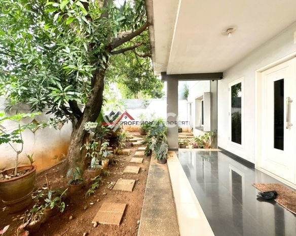 Rumah Mewah LB 380m2 Siap Huni Desain Elegan di Kemang, Jakarta Selatan Rumah Mewah LB 380m2 Siap Huni Desain Elegan di Kemang, Jakarta Selatan
