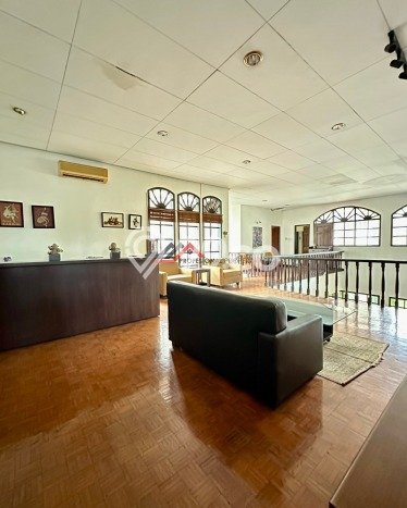 Rumah Elit LB 750m2 Siap Pakai Desain Elegan di Kemang, Jakarta Selatan Rumah Elit LB 750m2 Siap Pakai Desain Elegan di Kemang, Jakarta Selatan