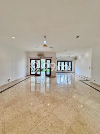 Ready to Use! Luxury House LT 854m2 Desain Modern di Kemang Ready to Use! Luxury House LT 854m2 Desain Modern di Kemang