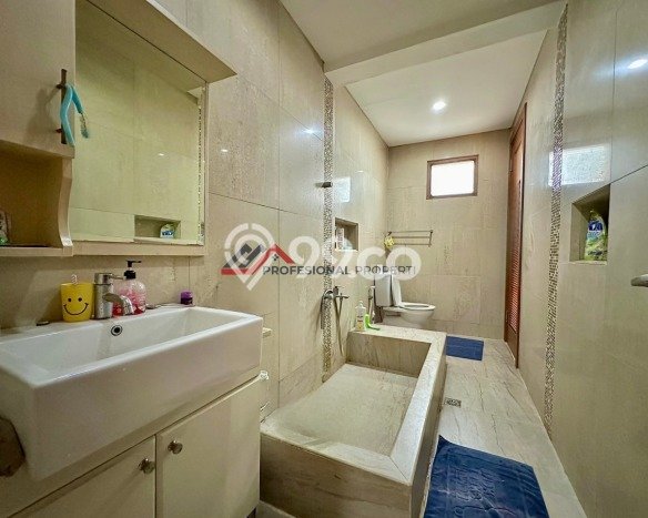 Jual Rumah Mewah Megah Dengan View Eksklusif di Lebak Bulus, Jakarta Selatan Jual Rumah Mewah Megah Dengan View Eksklusif di Lebak Bulus, Jakarta Selatan