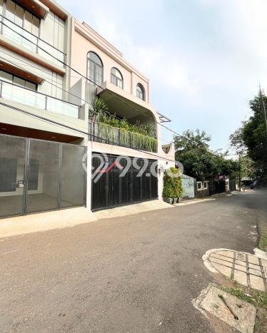 Siap Huni Rumah Mewah 7 Kamar di Cilandak Dekat ke Mana Pun Siap Huni Rumah Mewah 7 Kamar di Cilandak Dekat ke Mana Pun