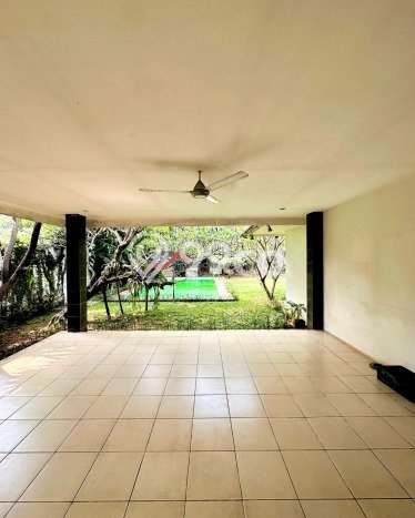 Ready to Use! Luxury House LT 1180m2 Desain Elegan di Kemang Ready to Use! Luxury House LT 1180m2 Desain Elegan di Kemang